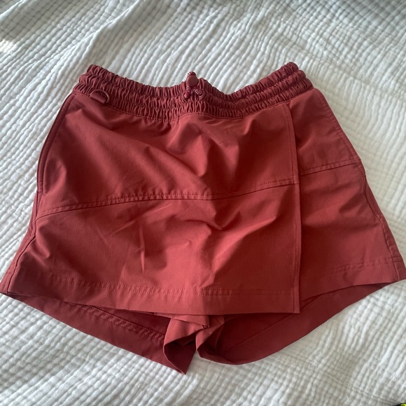 Old Navy Hiking Athletic Skort in Clay - Picture 1 of 6